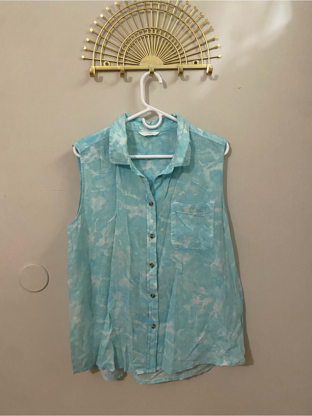 Time and Tru Sleeveless Light Aqua Tie-Dye Button Down Top